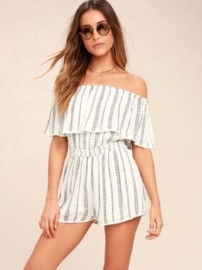 Lulu's See Ya There White On/Off the Shoulder Striped Ruffled Summer Romper XS